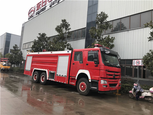 豪濼雙橋水罐∕泡沫消防車(chē)（12-15噸）
