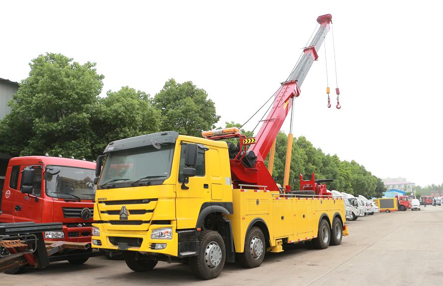 豪沃旋轉(zhuǎn)吊重型清障車(chē)