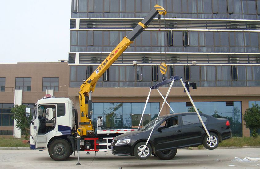 東風天錦平板帶吊清障車吊車實拍
