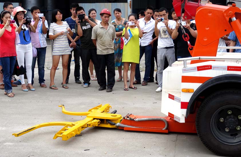 大運一拖一藍(lán)牌清障車拖車實拍圖片